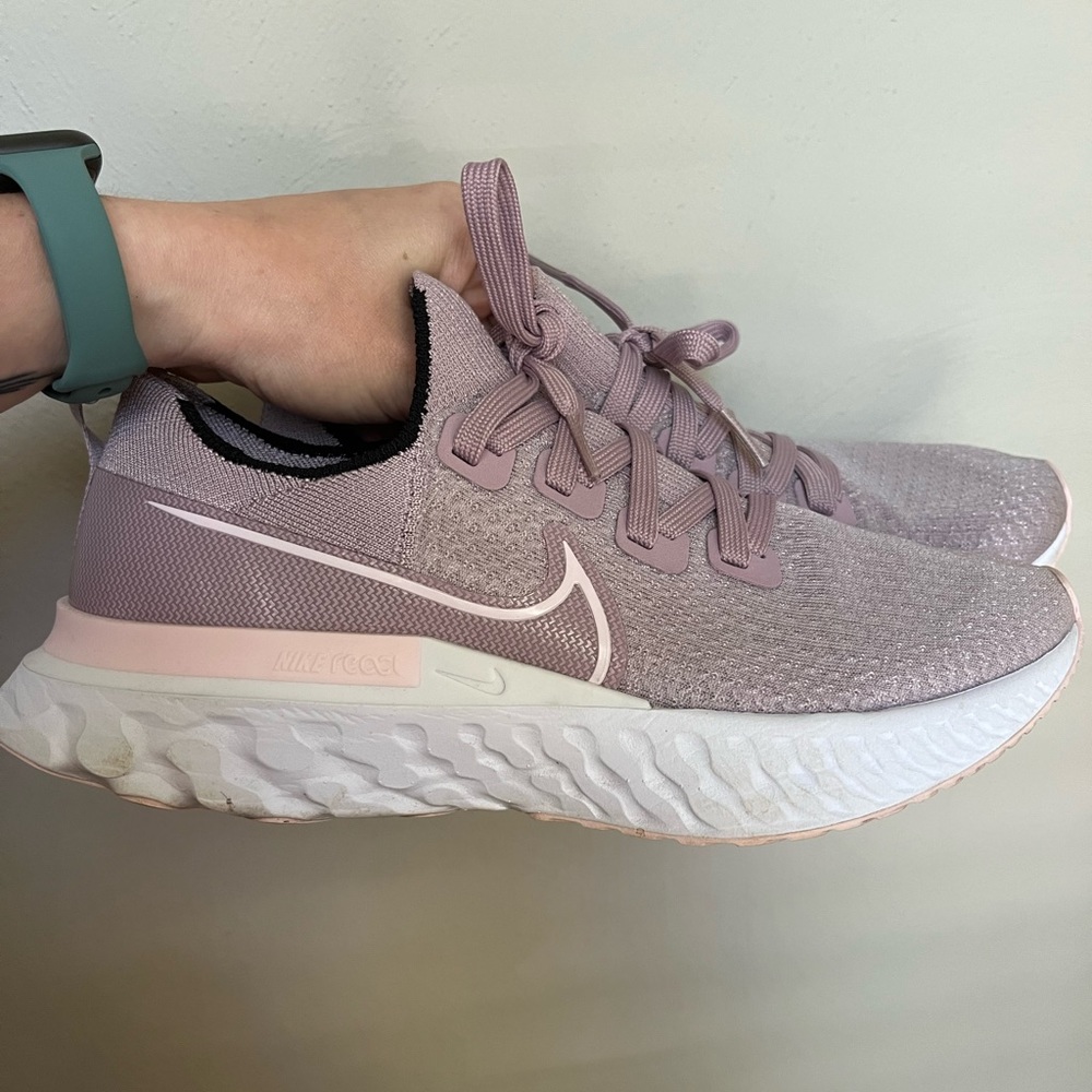 Nike fly knit shoe
